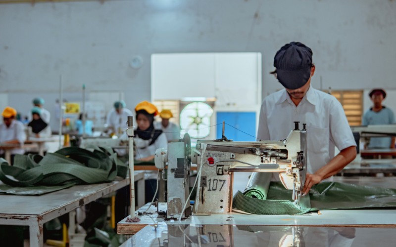 Proses Produksi Produk Penunjang Pertanian Modern